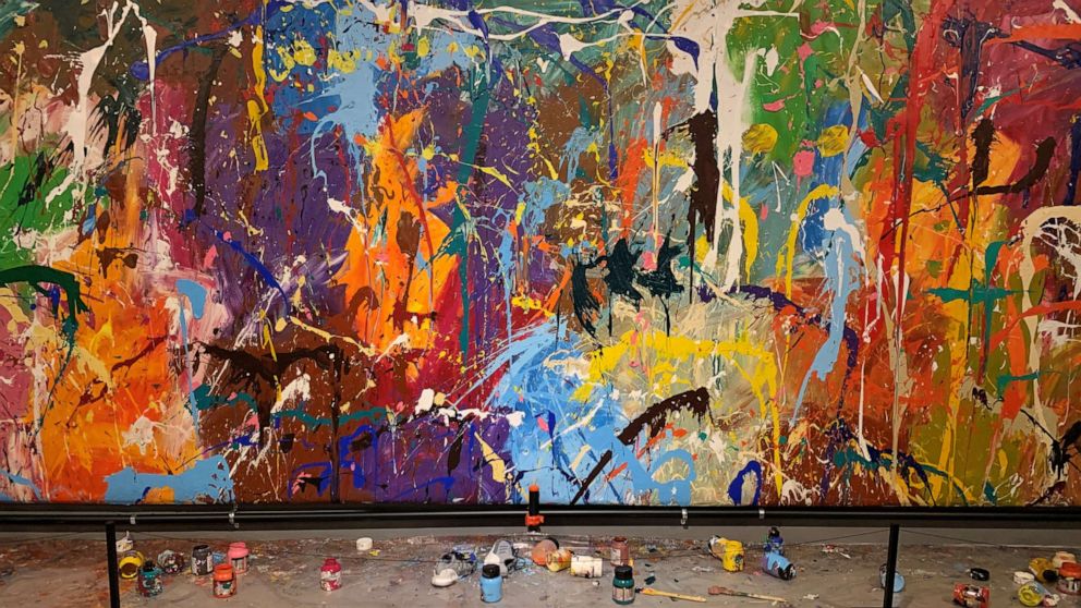 "The paint and brushes used by the artist comprise a complete set with the graffiti canvas work," said Kang. He explained that the props were part of