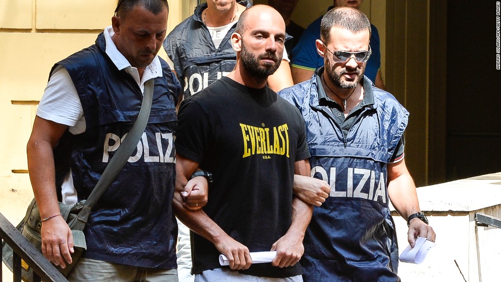 Italy police arrest more than 100 people in Mafia crackdown