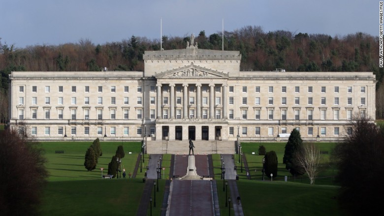 Northern Ireland: More time given for power-sharing deal