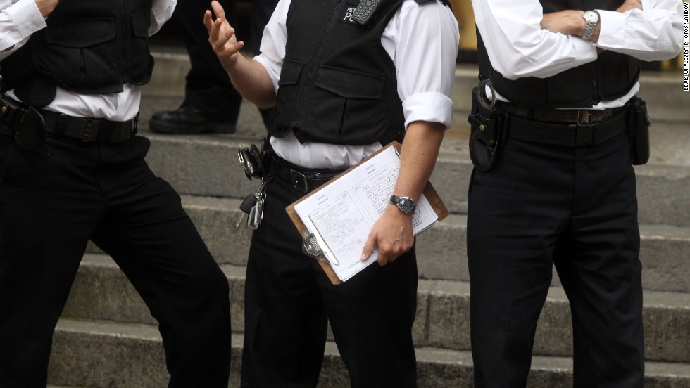 Photo reveals UK police arrest plan for Assange