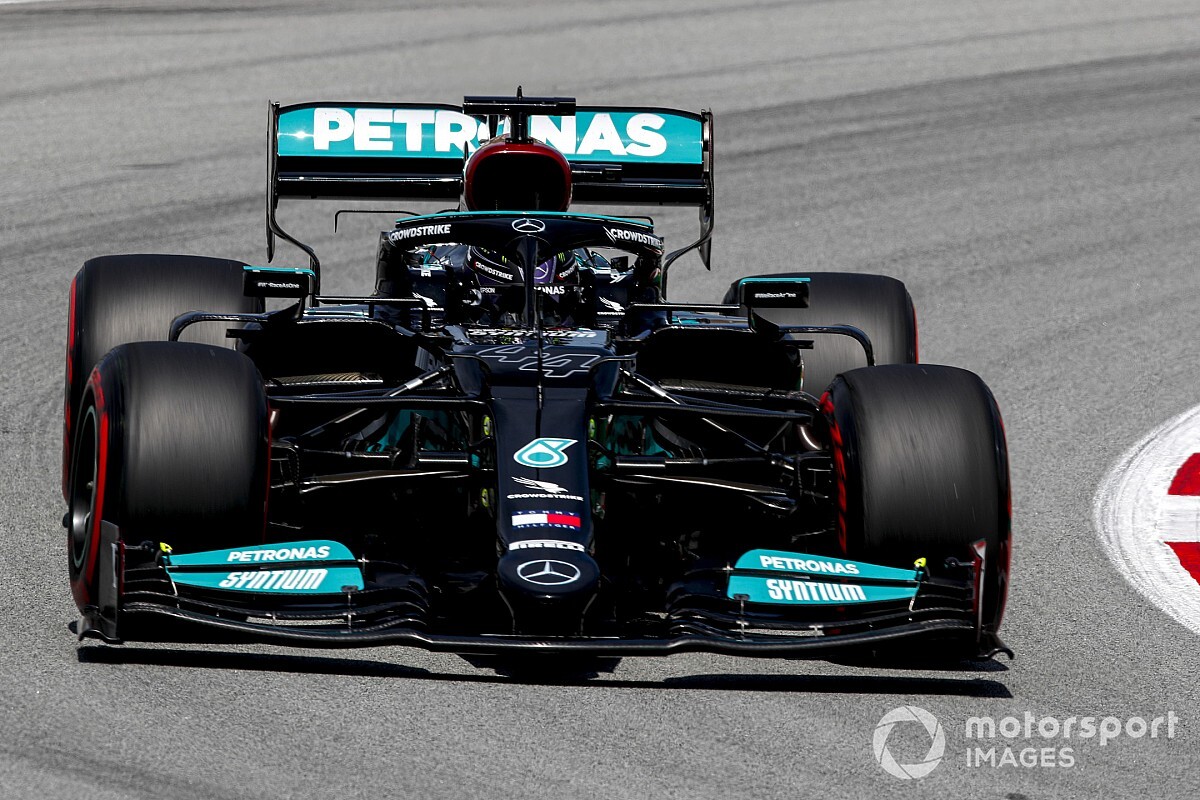 Spanish Grand Prix: Lewis Hamilton leads Mercedes one-two in second practice