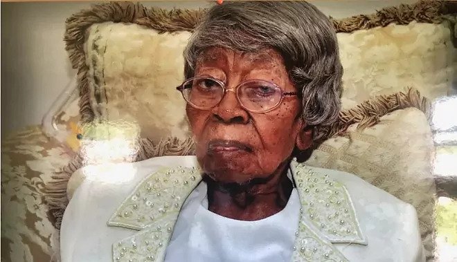 Hester Ford , the oldest living American woman dies at 116 with 125 great-grandchildren